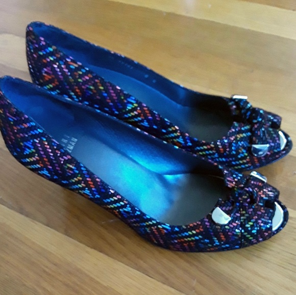Like New! Stuart Weitzman Heels - Picture 4 of 8